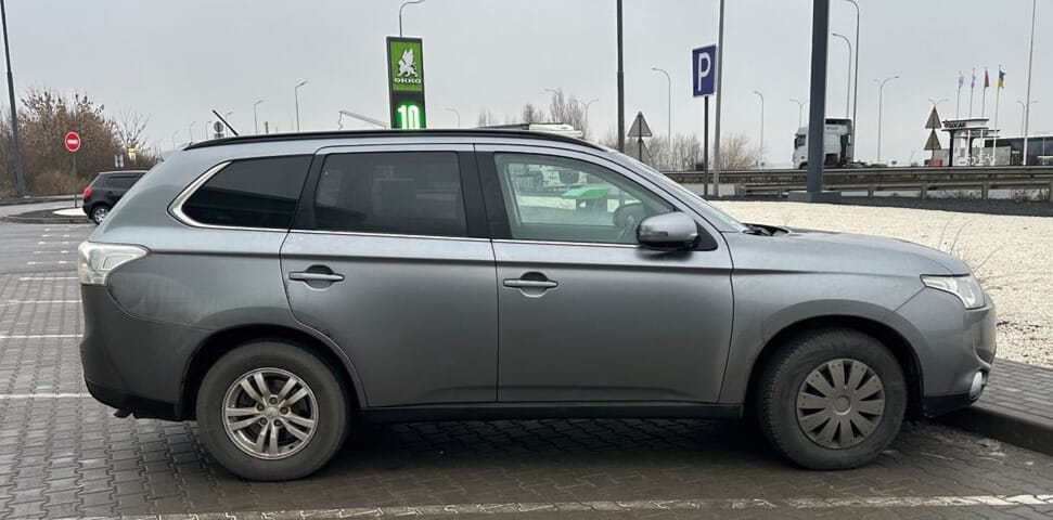 Новий автомобіль 2012 року)